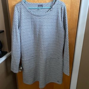 Gray and white patterned mini dress / tunic